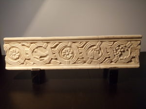 Frammento decorativo marmo antico con bassorilievo in stile bizantino