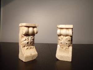 Capitelli in marmo antico scolpiti a mano