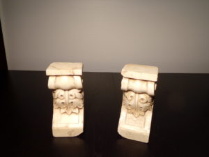 Capitelli in marmo antico scolpiti a mano