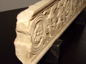 Frammento decorativo marmo antico con bassorilievo in stile bizantino